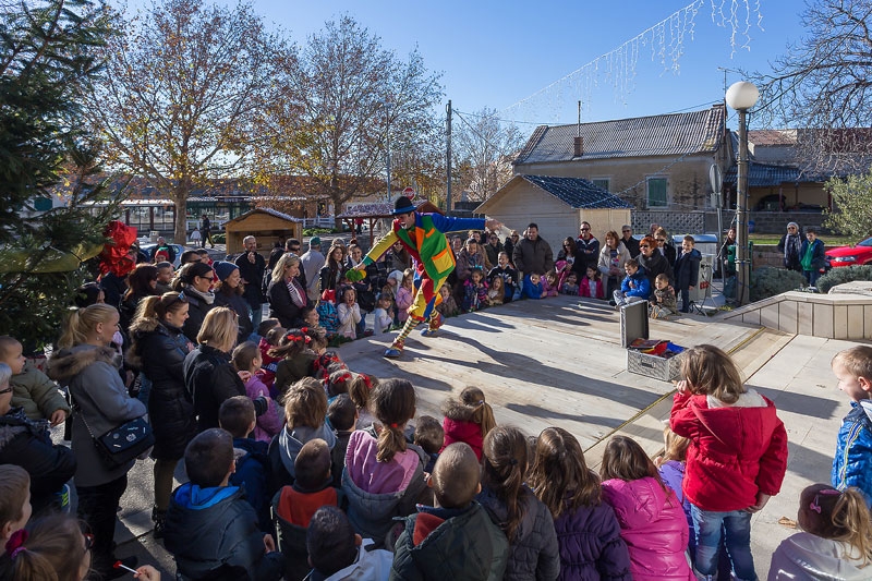 Klaun Šarenko nastupio na božićnom adventu u Solinu!