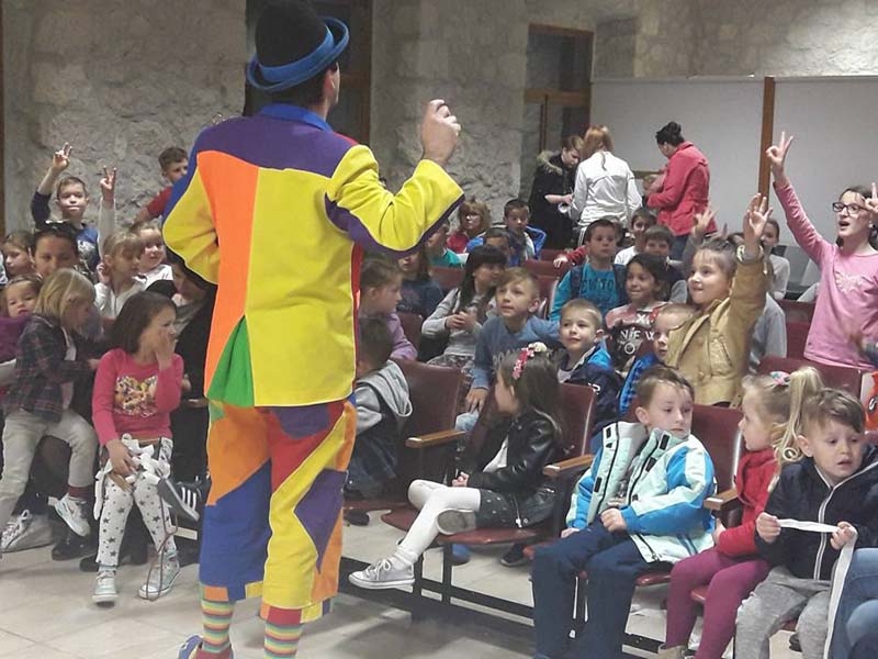 Klaun Šarenko održao predstavu u Staševici!