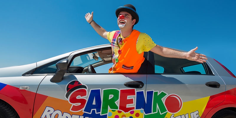 Klaun Šarenko predstavio novi kostim i oslikani auto!