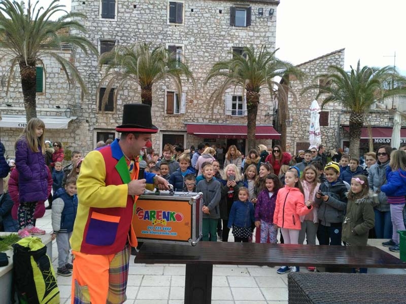 Šarenko otvorio božićni advent u Starom Gradu na Hvaru!
